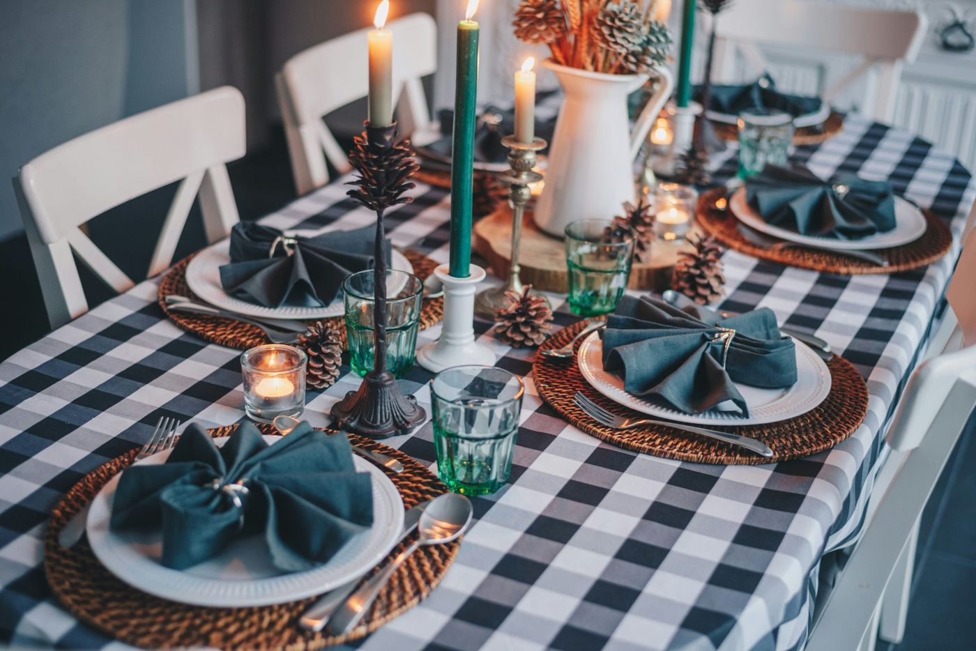 Thanksgiving is my favorite holiday of the year. The coziness of the candles, people gathered around the table, pumpkin pie. Those are the moment that we wish could last forever. There's so much to be