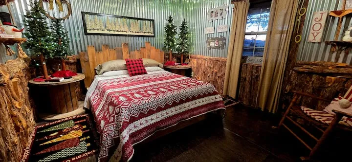 The Christmas Cabin at Christmas Tree Lane! - Cabins for Rent in Ozark,  Arkansas, United States - Airbnb