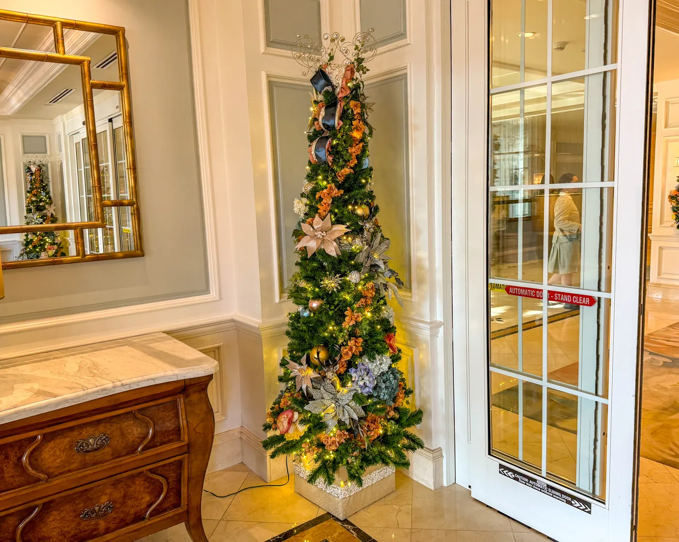 The GIANT Christmas Tree & More Holiday Decor Arrive at Disney's Grand Floridian Resort! - MickeyBlog.com