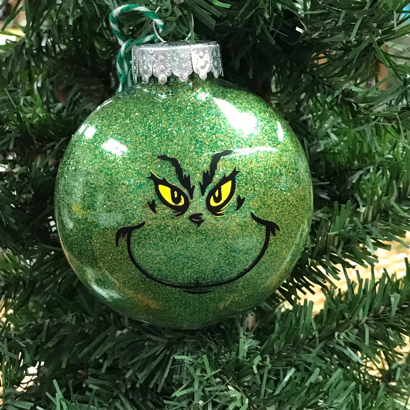 The Grinch (Christmas Ornaments/Decorations) – Grandiflora The Grinch  Decoration