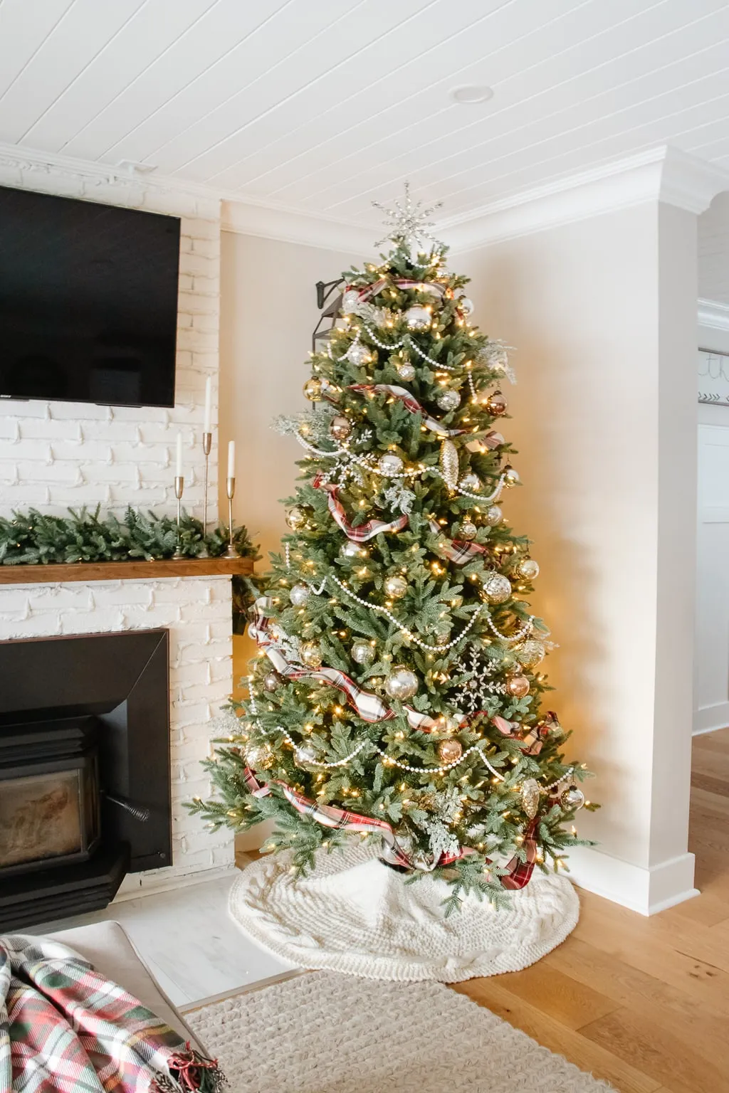 The Most Realistic Pre-lit Artificial Christmas Trees for Every Budget -  Making it in the Mountains