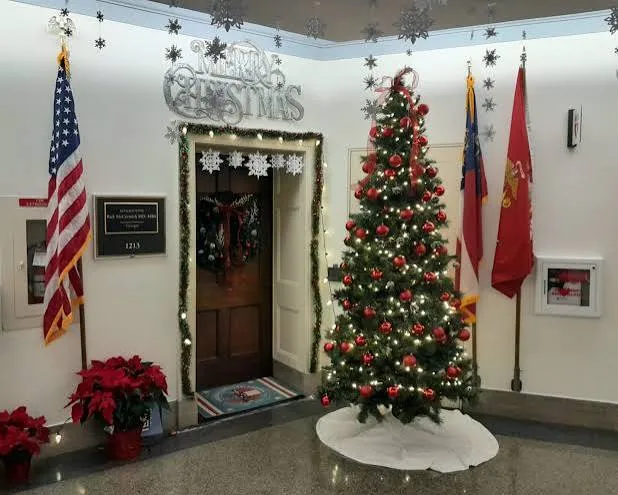 The naughty and the nice: Home-state holiday decor bedecks congressional offices • Nebraska Examiner