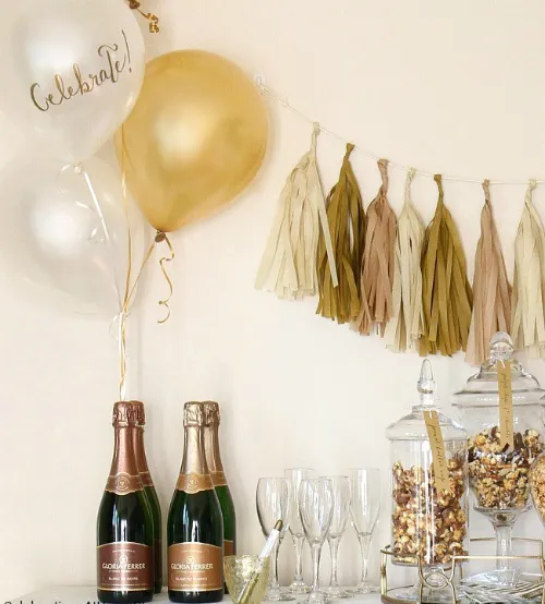 the savvy girl's guide to life: Champagne Bar Ideas for New Years Eve