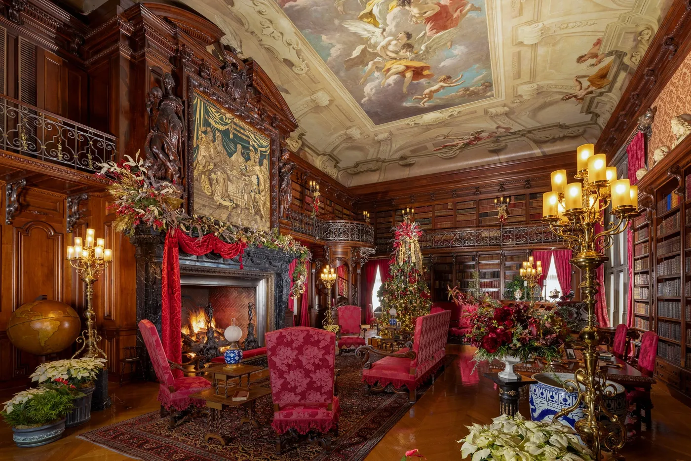 This year's Christmas decorations by the numbers - Biltmore