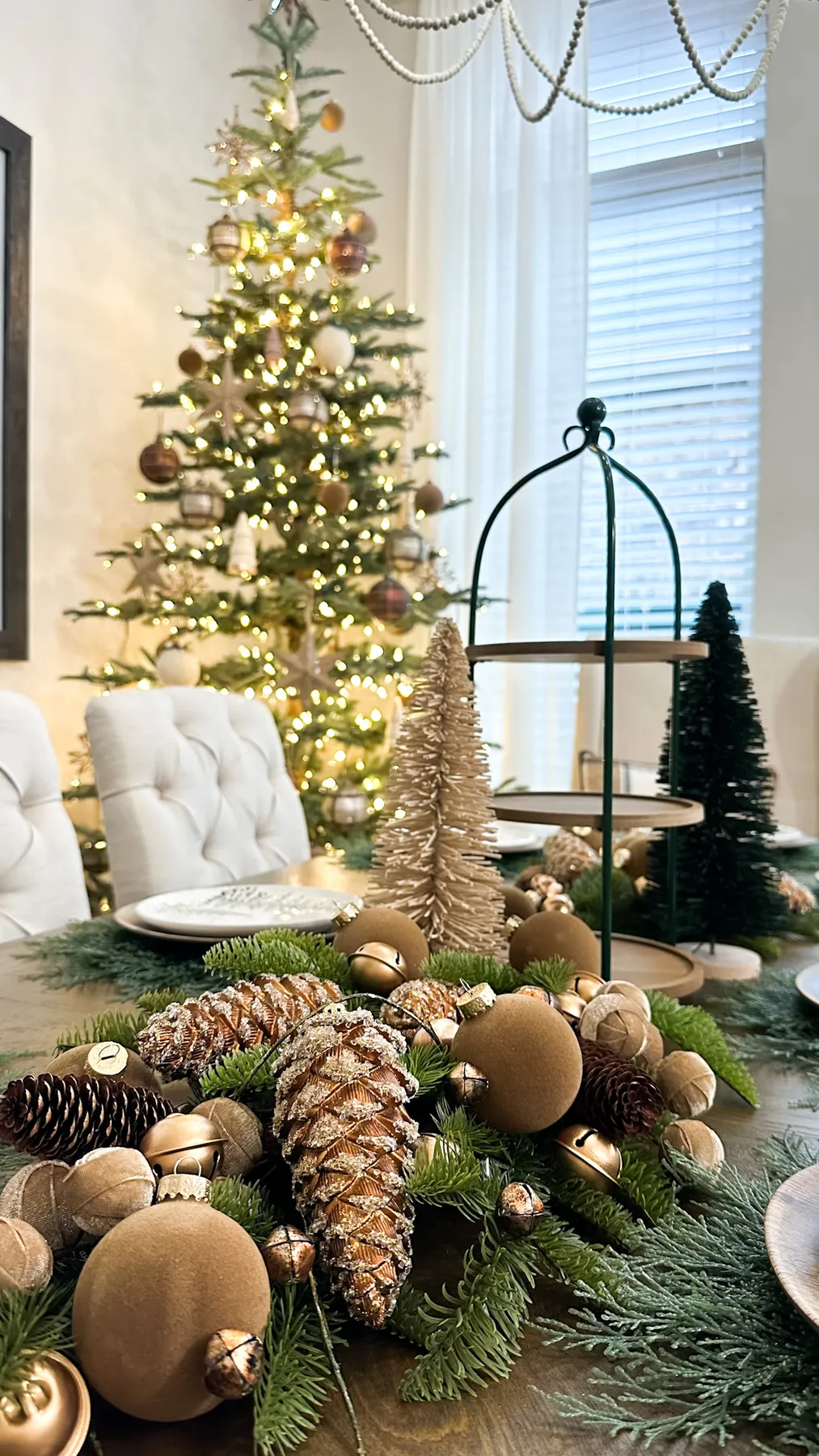 This Year's Christmas Tree Decorating Trends: Simple, Retro, and Timeless - Roxy Home Living