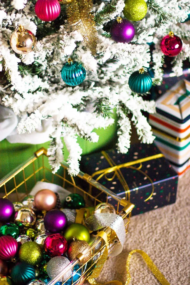 Thrifty And Colorful Christmas Decor Ideas In The Living Room - Small Stuff Counts