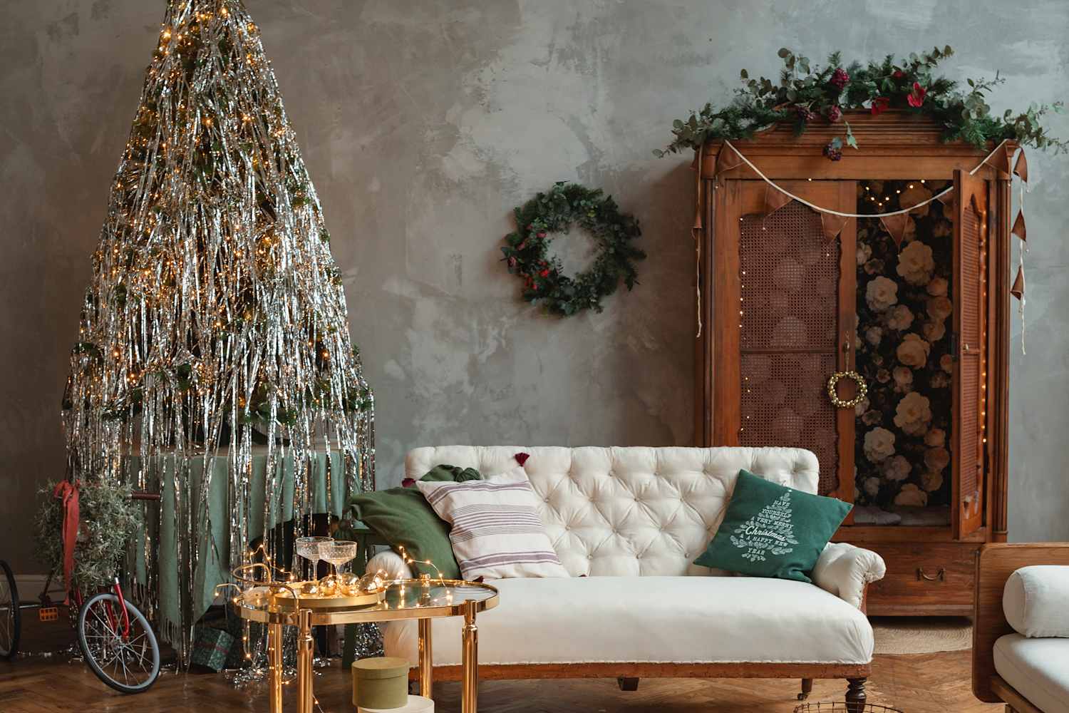 Tinsel Christmas Trees: 8 Designer Styling Tips & History | Apartment  Therapy