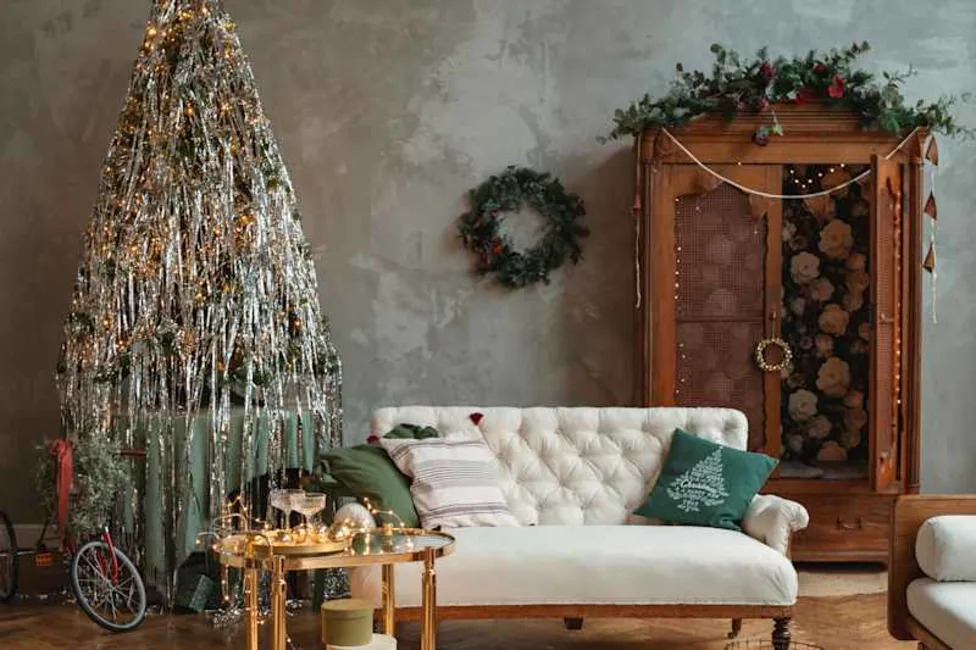 Tinsel Christmas Trees Are Back, Thanks to Chic Designer Tips