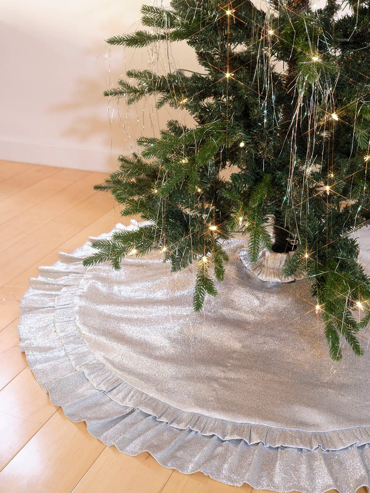 Tinsel Town Tree Skirt – beditorial