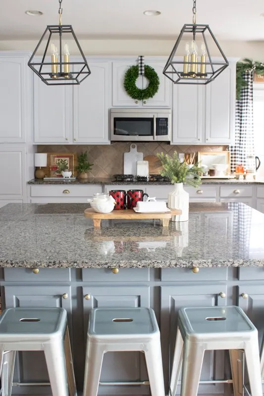 Tips for Inexpensive Christmas Vignettes - Love Your Abode