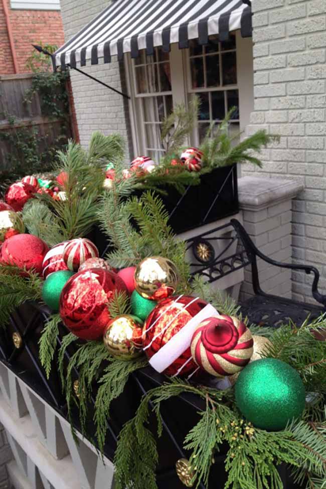 Top 32 Christmas Balcony Decorating Ideas for a Magical Holiday