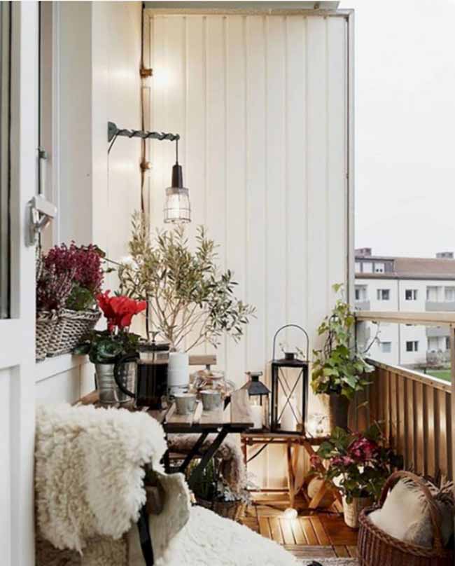 Top 32 Christmas Balcony Decorating Ideas for a Magical Holiday