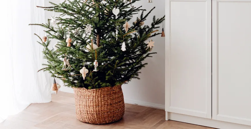 Top 4 No-Sew Christmas Tree Skirt Ideas | Life's Dirty. Clean Easy.