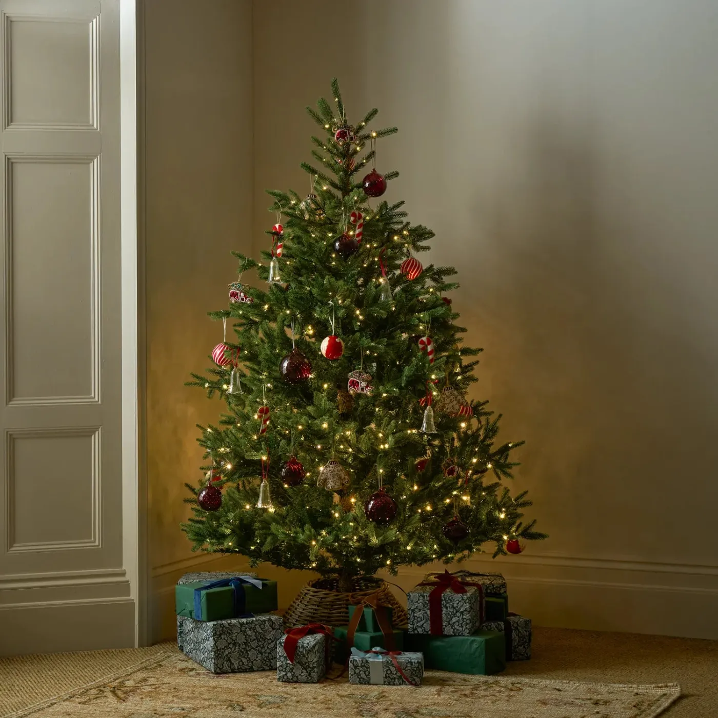 Traditional 6ft Pre-Lit Christmas Tree Set with Decorations – Neptune