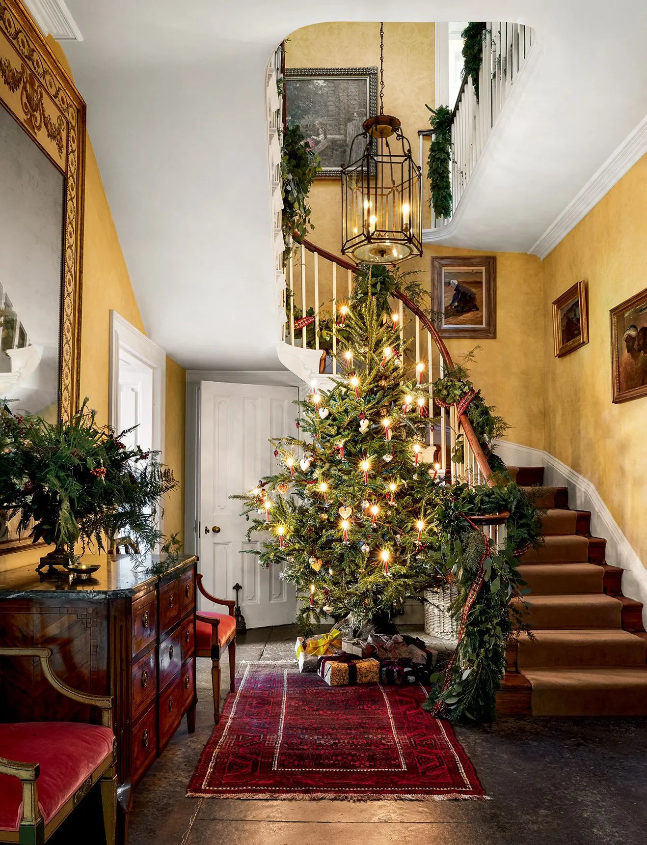 Traditional Christmas Tree Country Elle-decor-english-country-christmas-tree-oranges The Glam Pad