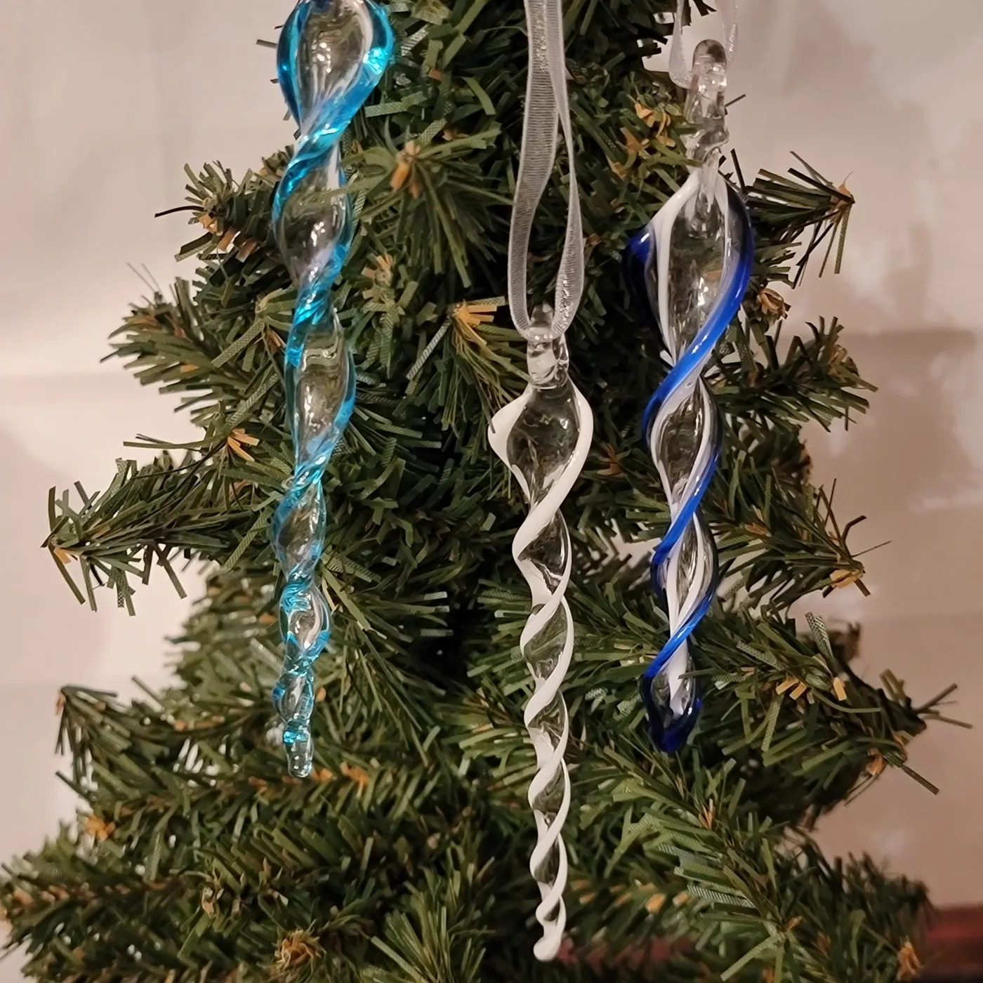 Twisty Icicle Ornaments: December 14, 1-3pm - www.waterstreetglassworks.org