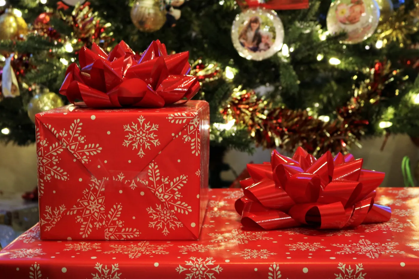 Two Red Christmas Presents Close-up – Free Public Domain Image | Public  Domain Pictures