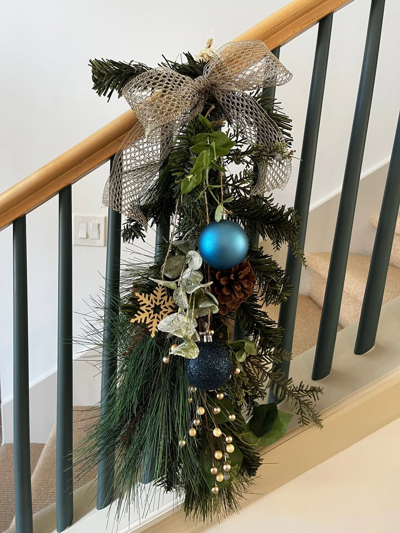 Upcycling an old Garland to Stairway Swags - The Downsized Life