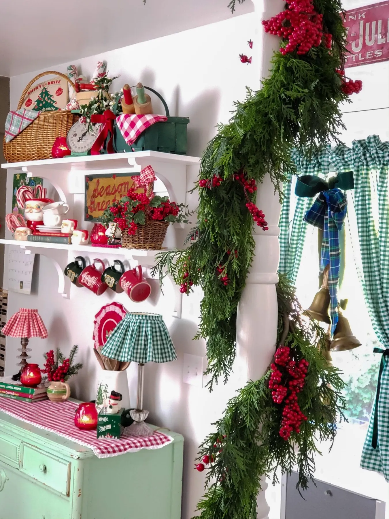 Vintage Christmas Decor Ideas to Inspire Your Holiday Home - Brass Pine