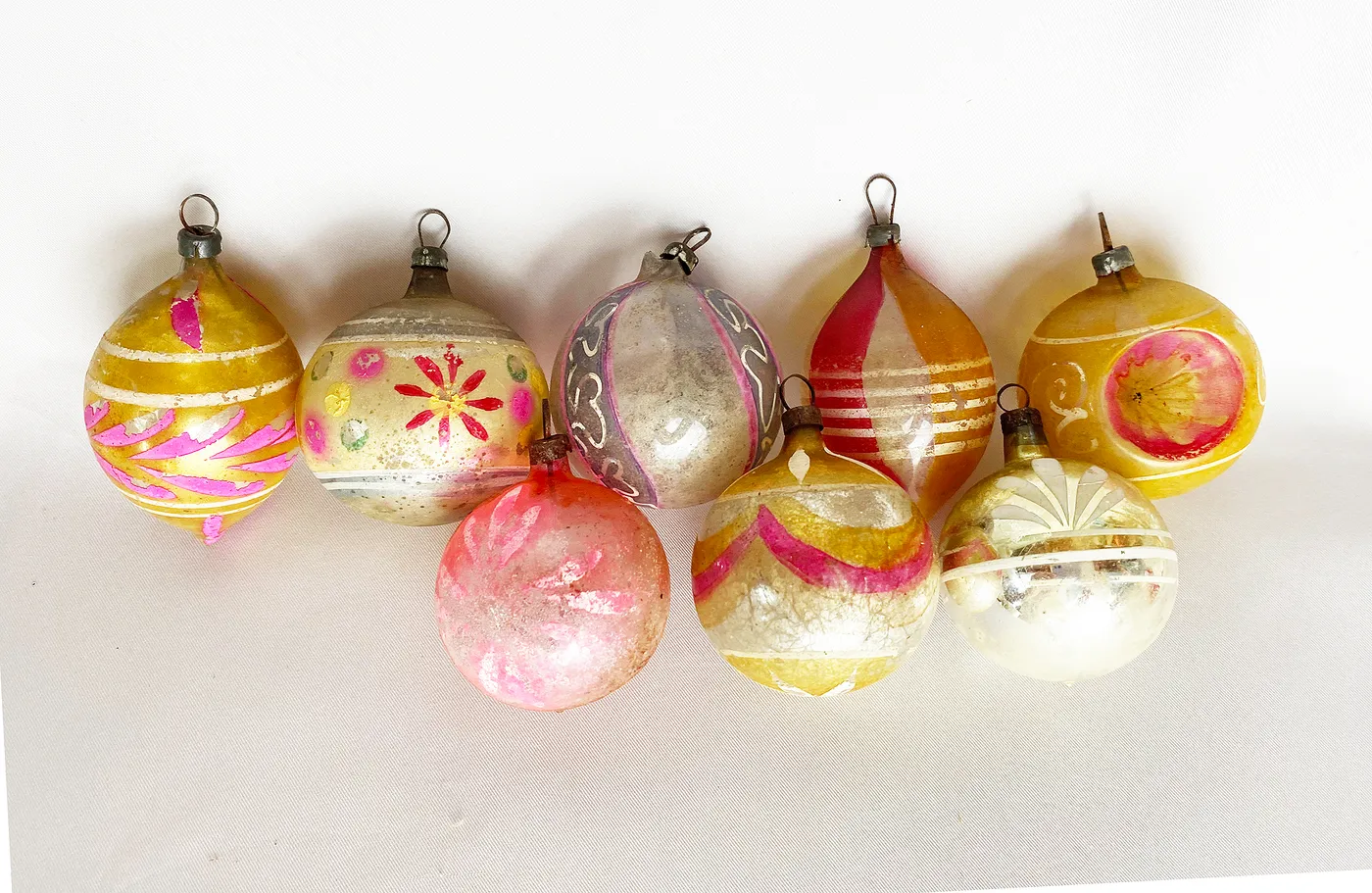 Vintage Christmas Glass Ornaments With Pictures Inside Display Your Vintage Ornaments Under Glass And They Will
