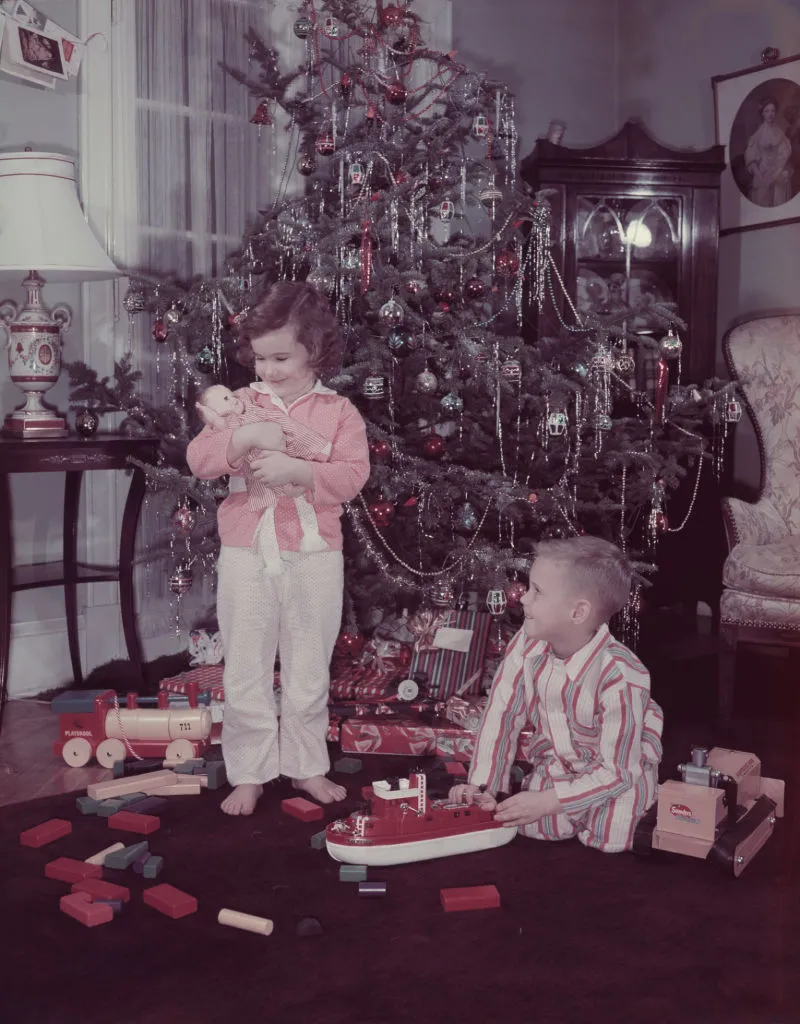 Vintage Christmas Interiors That Will Fill You With Nostalgia | The Vintage News