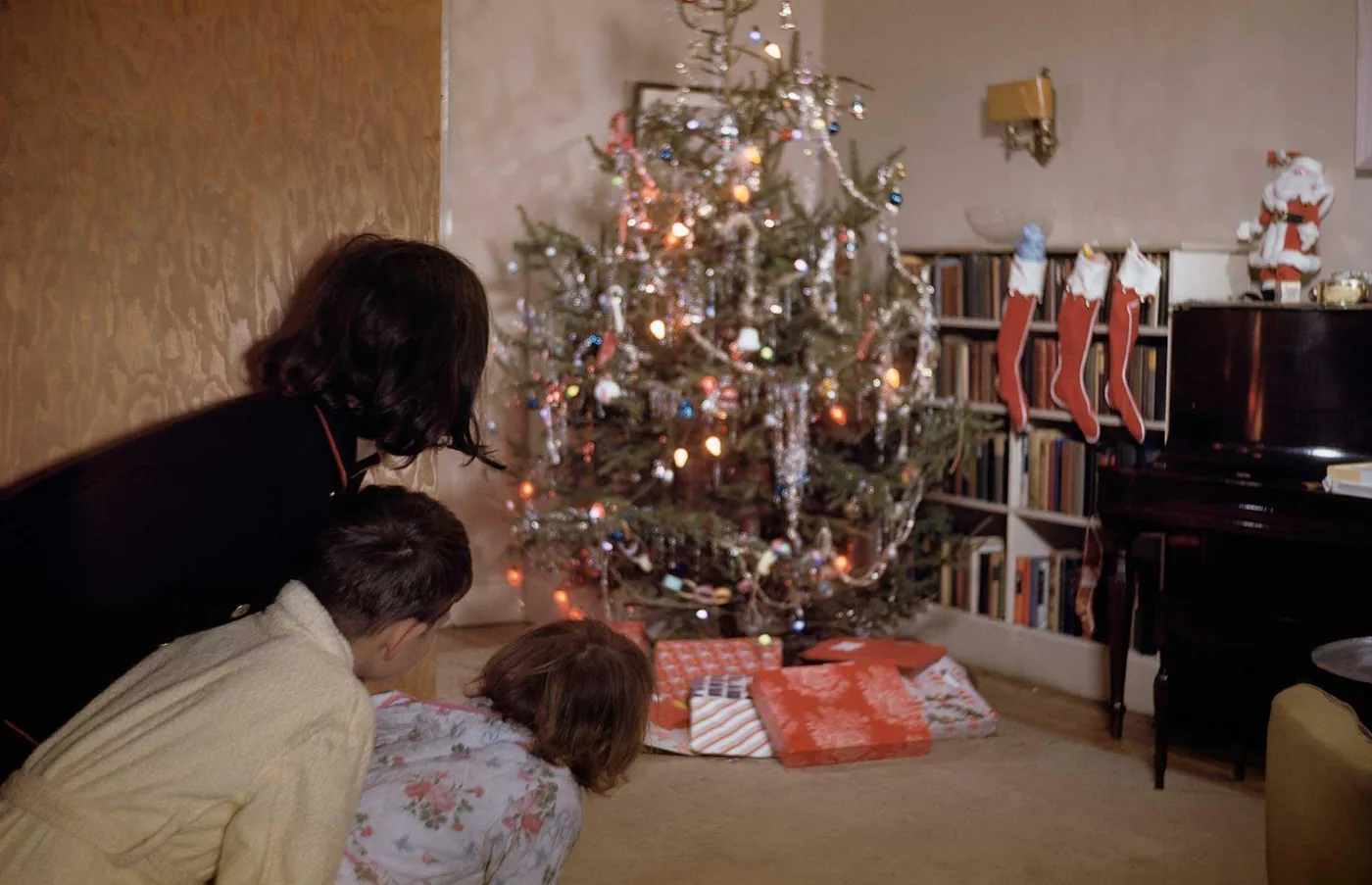 Vintage images of Christmas in years gone by | lovemoney.com