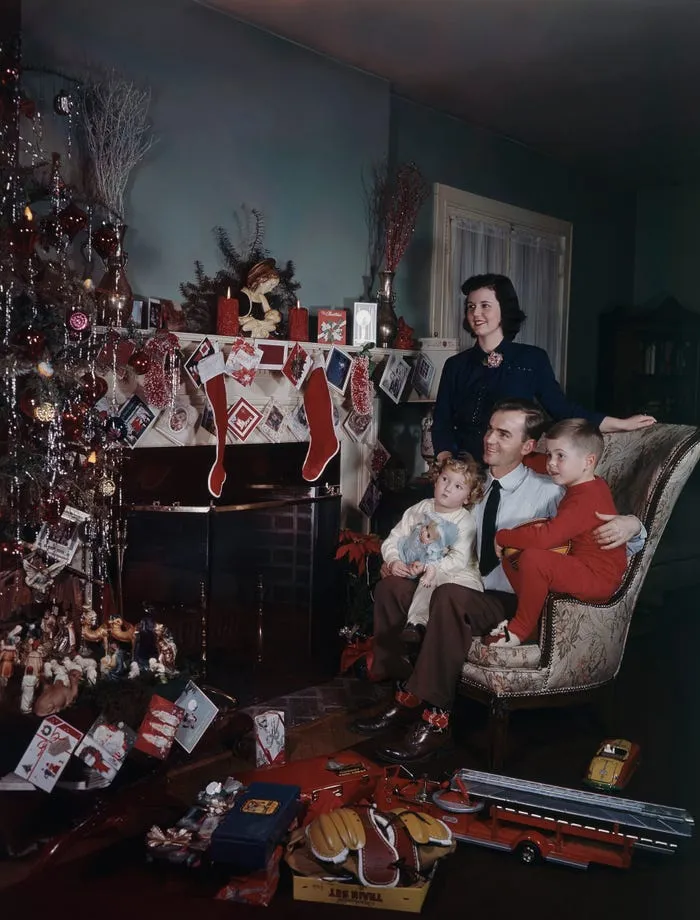 Vintage Photos of Houses Decorated for the Holidays - Business Insider