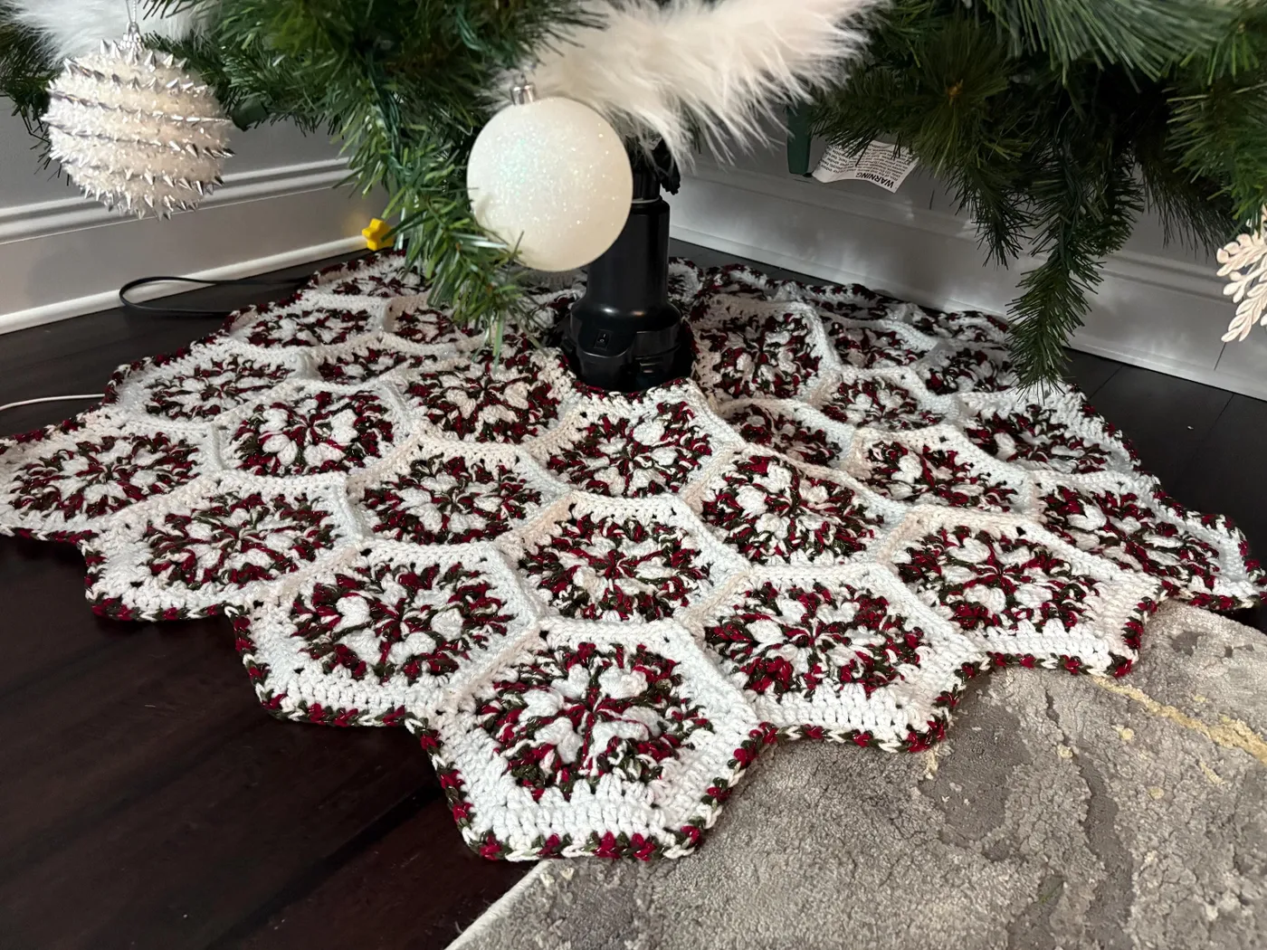White Crochet Tree Skirt - Etsy VINTAGE‎ Handmade Hand Crocheted Christmas Tree  Skirt White Ruffled Edges 47\'