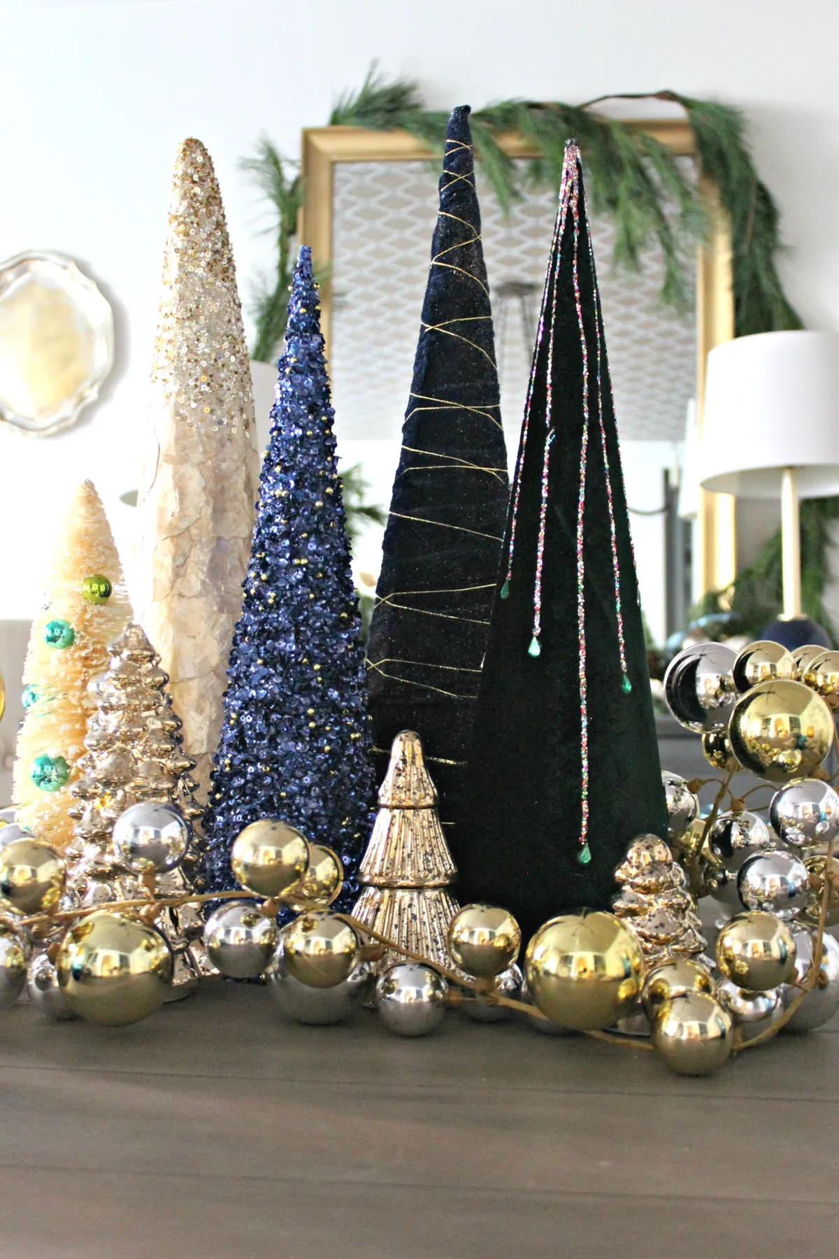 Winter Wonderland Dining Room - A Christmas Tree Centerpiece