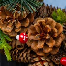 YouGarden Woodland Natural Festive Wreath, 30cm Ready To Display, Traditional  Christmas Door Decoration - Tesco Groceries