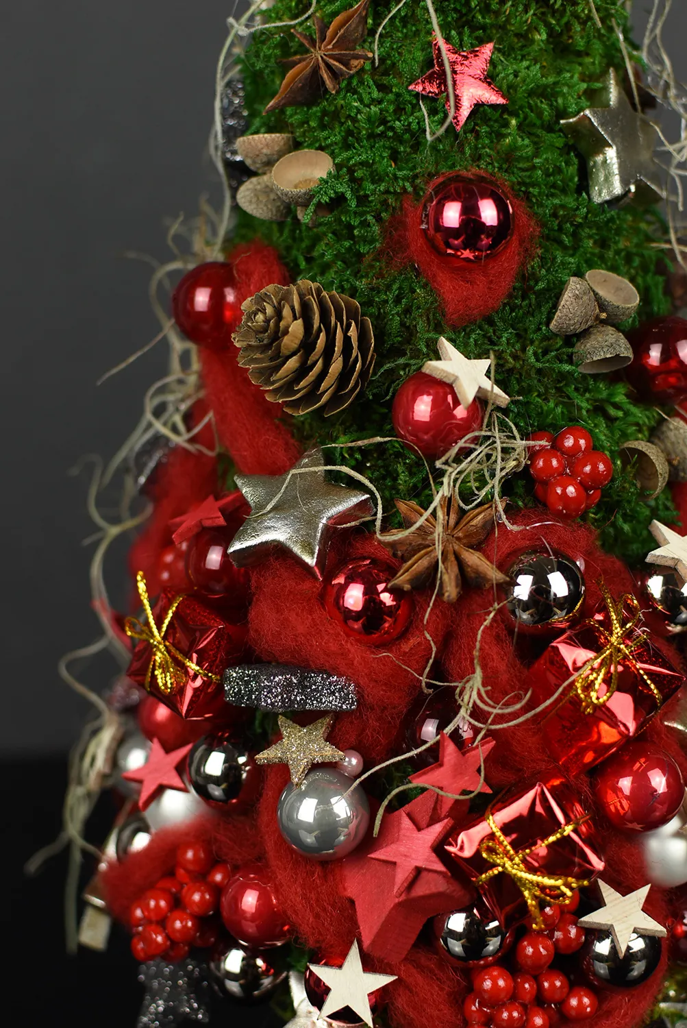 Yuliya Kundo Flower Design - Christmas Tree Decoration - Ruby Red Color 'S'